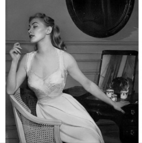 🔴SOLD🔴 Vintage Vanity Fair Hand Dyed Slip in Viva Magenta Size 34 - Picture 12 of 16